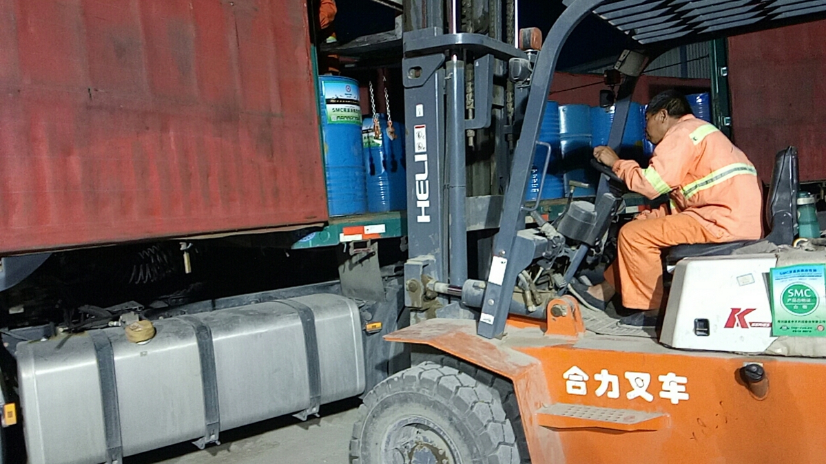 新疆生產建設兵團某師采購的SMC瀝青改性劑裝卸作業圖冊