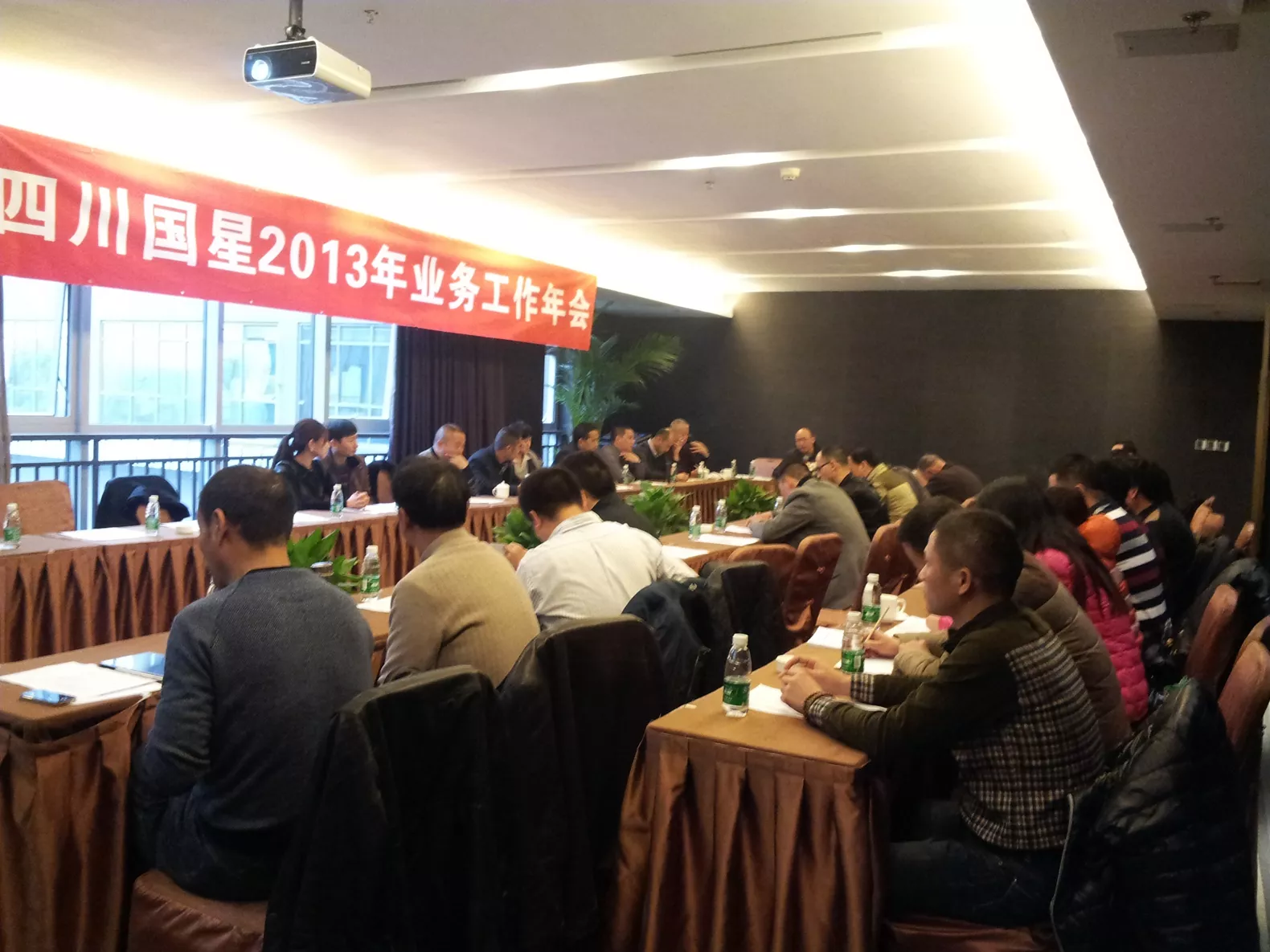 2013年，四川国星公司主打道路低温施工技术的SMC常温改性沥青业务和SMC低温改性沥青业务，已经整整推广了7年。